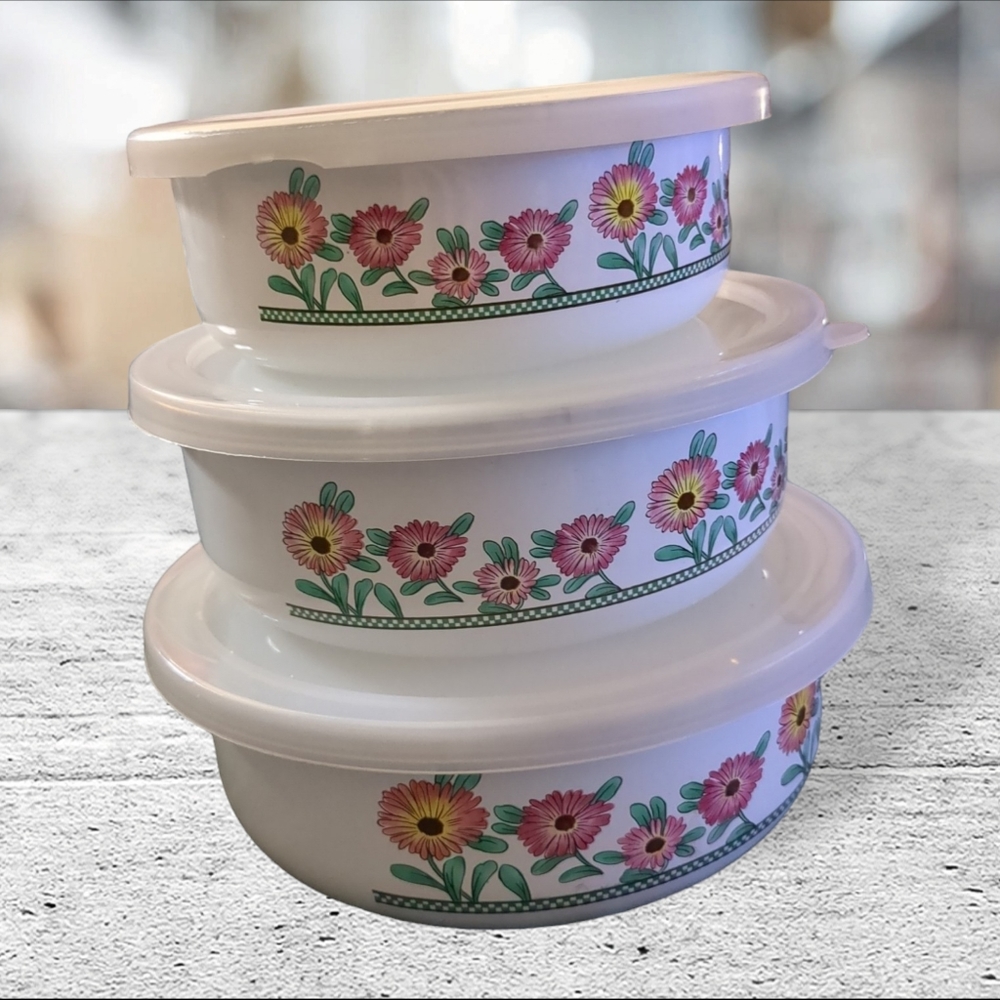 Set of three (3) nesting metal bowls with lids
